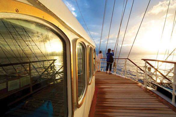 Star Clippers Star Clipper & Star Flyer Clipper Dining Room 1.jpeg